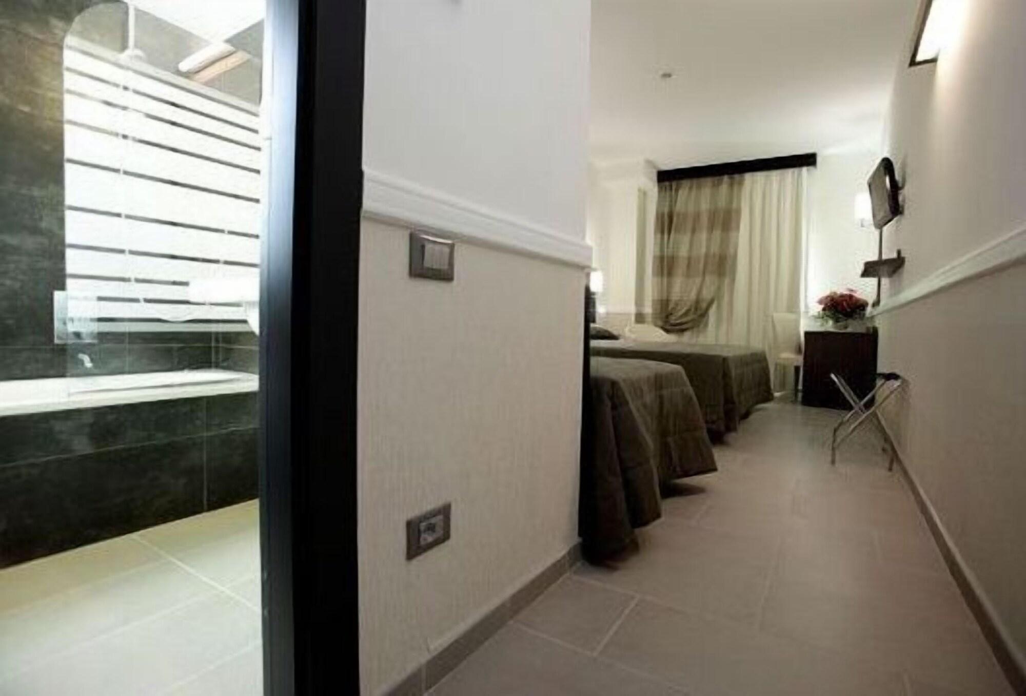 Hotel Artis 4*