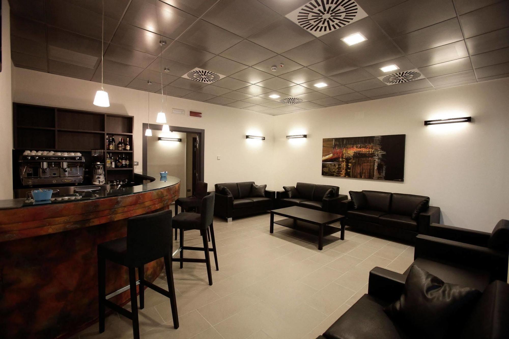 Artis Hotel